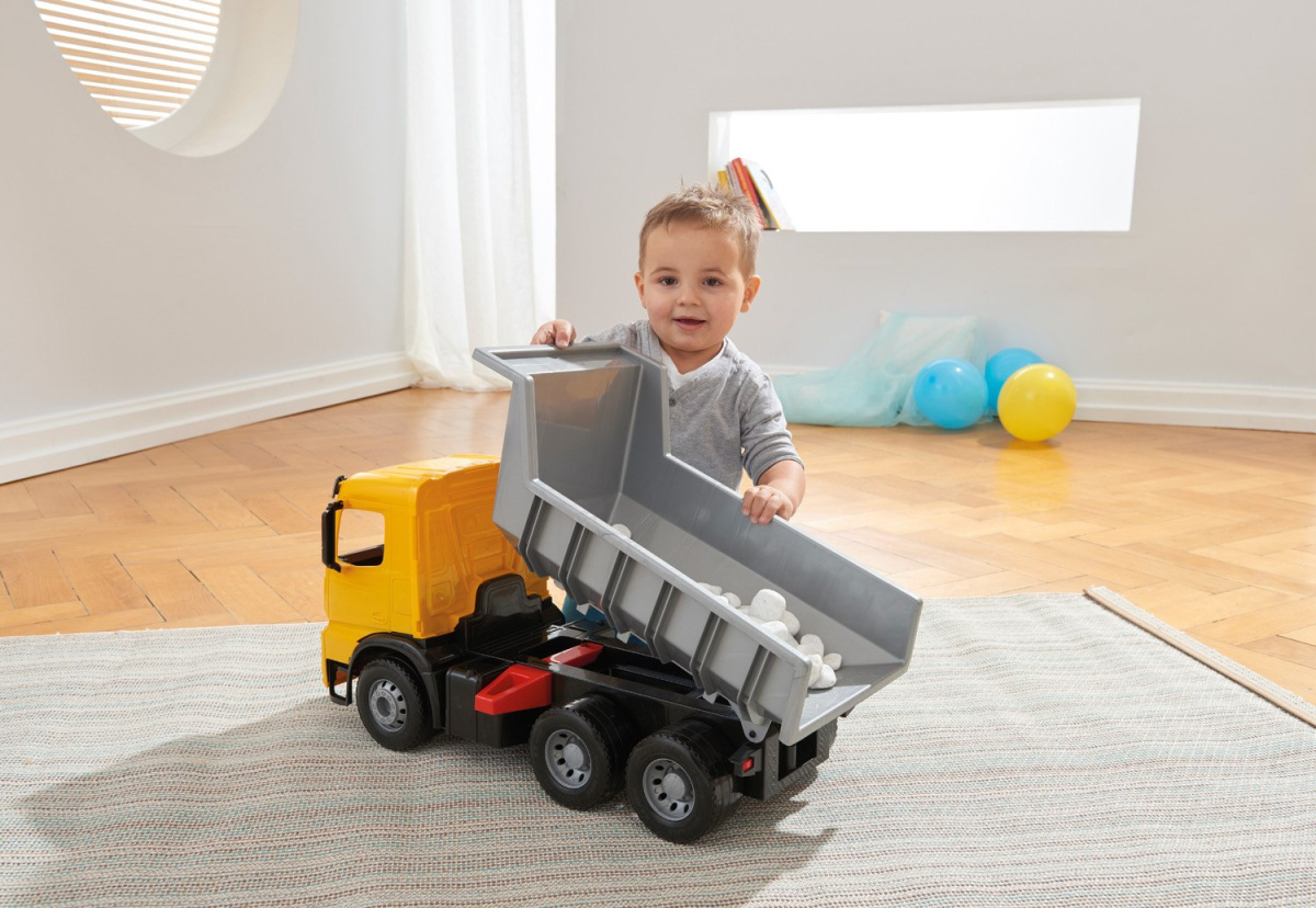 zabawka ciężarówka dla dziecka