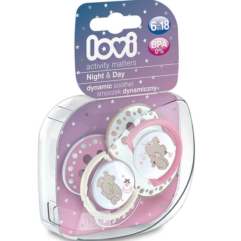 Smoczek uspokajający dla dziecka LOVI 6-18 m+ Night&Day Girl Hippo 2 szt. świecący w ciemności Smoczek uspokajający dla dziecka LOVI 6-18 m+ Night&Day Girl Hippo 2 szt. świecący w ciemności